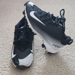 Kids cleats